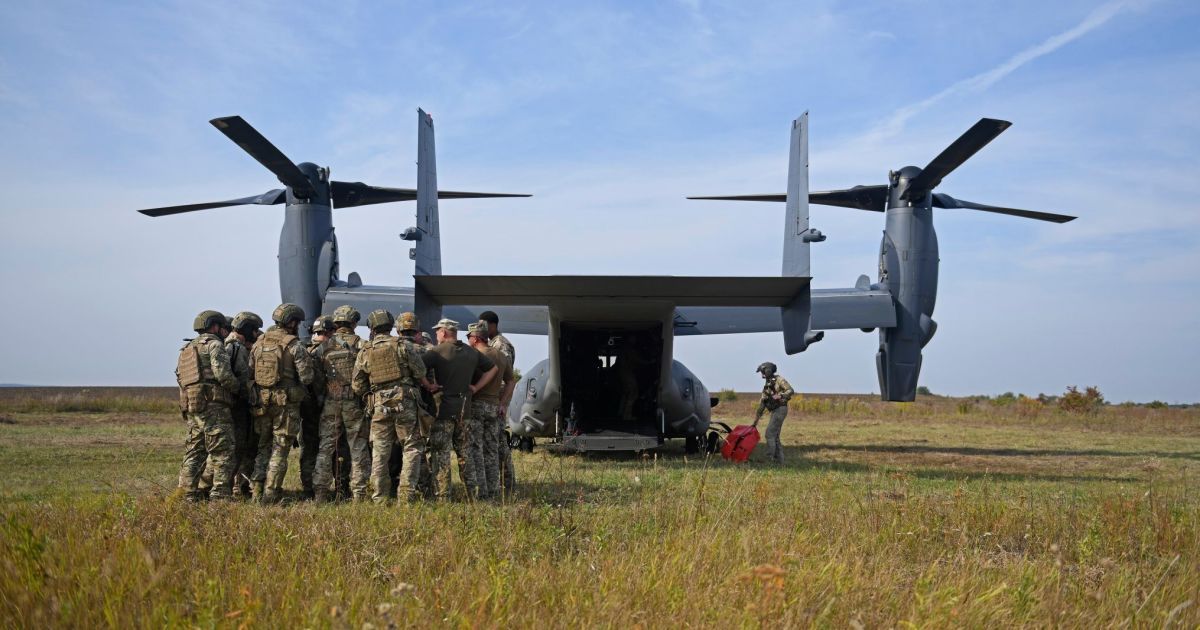 В Украину впервые в истории прилетел военный гибрид из США, готовый высадить десант над Москвой