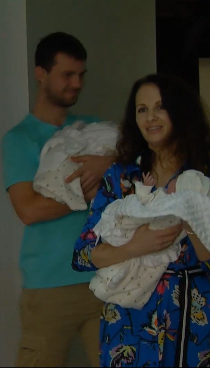 Из столичного перинатального центра выписали двойняшек, родившихся с весом чуть больше полкило