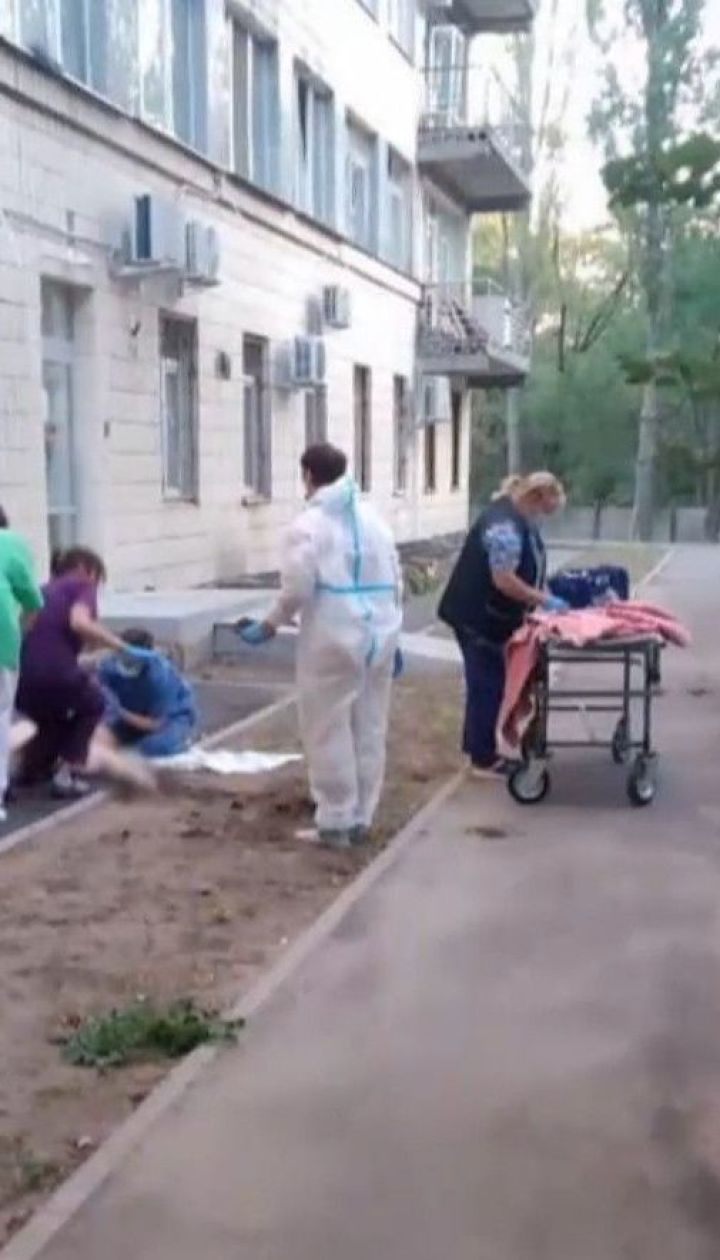 Больные коронавирусом пациенты столичной больницы совершили самоубийство