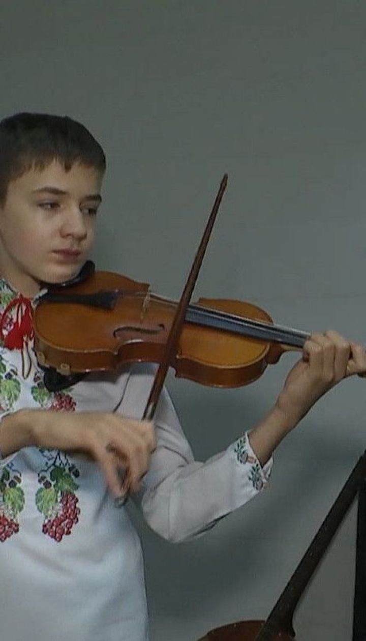 Людина замість оркестру: підліток із аутизмом осилив 10 музичних інструментів
