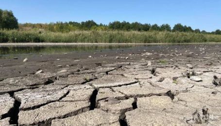 Спецпроєкт "Пий до дна": як в Україні зникає вода та скільки може коштувати її імпорт та опріснення