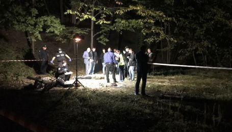 Ножиці в шиї і удари цеглою: у Києві на Лисій горі знайшли тіло чоловіка