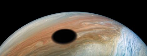 NASA опублікувало унікальне фото сонячного затемнення з Юпітера