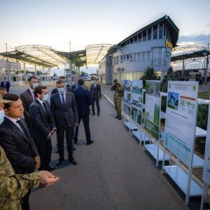 Президент возмутился из-за огромных очередей на границе: Зеленский поручил разобраться