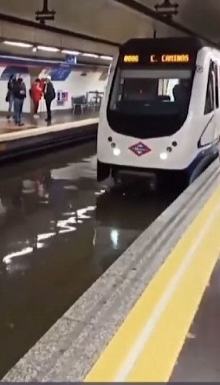 Метро в воде: в Испании не работает подземка из-за мощных ливней