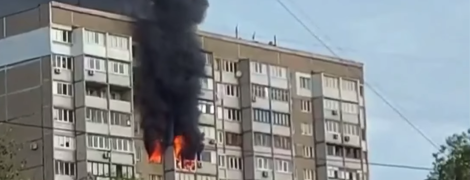 У Києві на Троєщині горить багатоповерхівка
