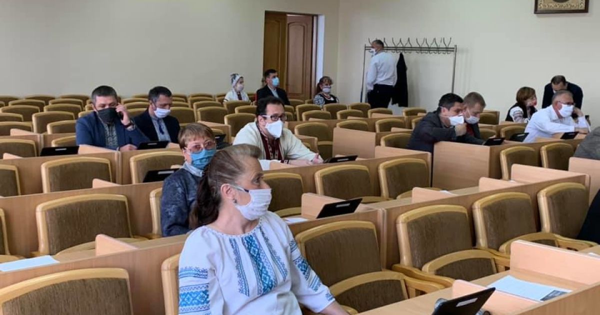 15 працівників злягли з пневмоніями: у міській раді Червонограда виявили спалах коронавірусу
