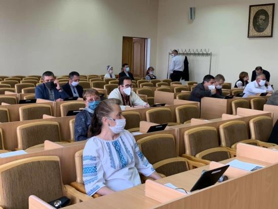 15 працівників злягли з пневмоніями: у міській раді Червонограда виявили спалах коронавірусу