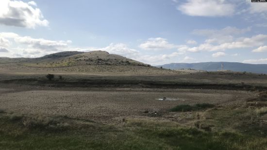 Полуостров засыхает: в Крыму полностью исчезла вода в очередных реке и пруду