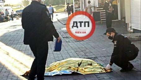 У Києві біля метро "Мінська" померла жінка