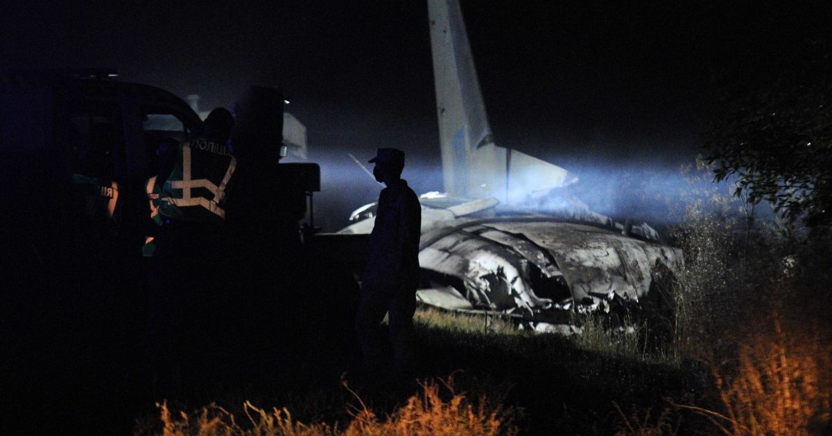 Родственникам погибших в катастрофе Ан-26 начали выдавать тела для захоронения