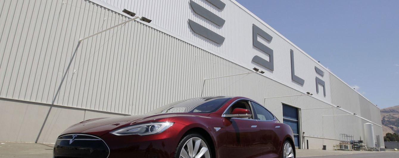 Tesla сдает позиции по продажам электрокаров в Европе: кому именно уступает Илон Маск
