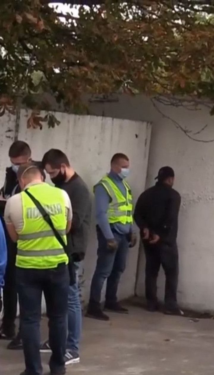 У столиці групу злодюжок затримали на спробі дати хабаря керівнику поліції вокзалу