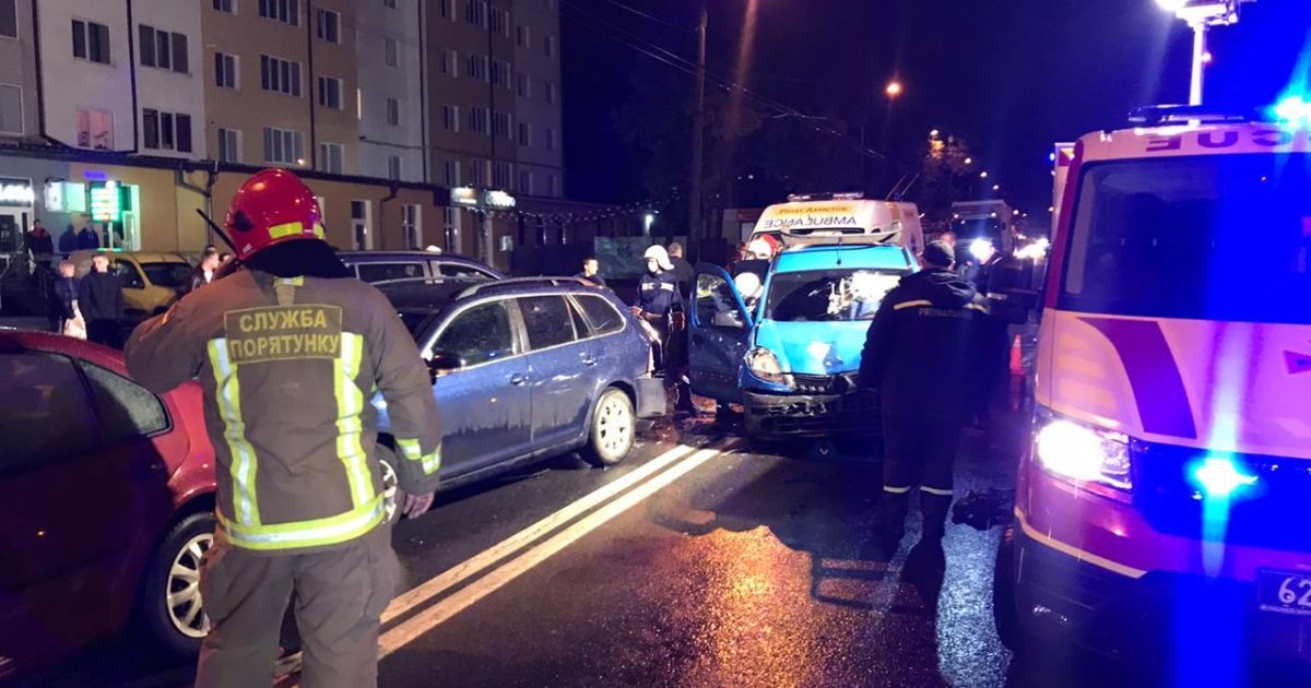 В Ивано-Франковске в масштабном ДТП столкнулись пять авто: двое детей травмированы