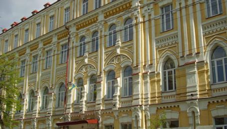 У Києві жінка 13 разів повідомляла про мінування вишу через конфлікт з донькою