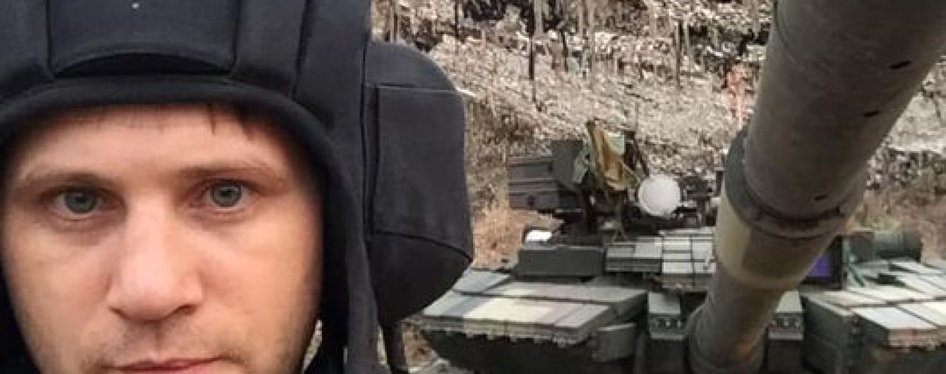 Освобожденный из 5-летнего плена боевиков танкист снова вернулся на фронт