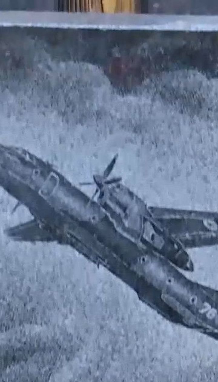 В Харькове на месте катастрофы Ан-26 с утра продолжается настоящее паломничество людей