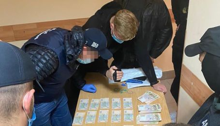 Посадовця Нацполіції у Київській області викрито на хабарі у 500 тисяч гривень: з'явилося відео