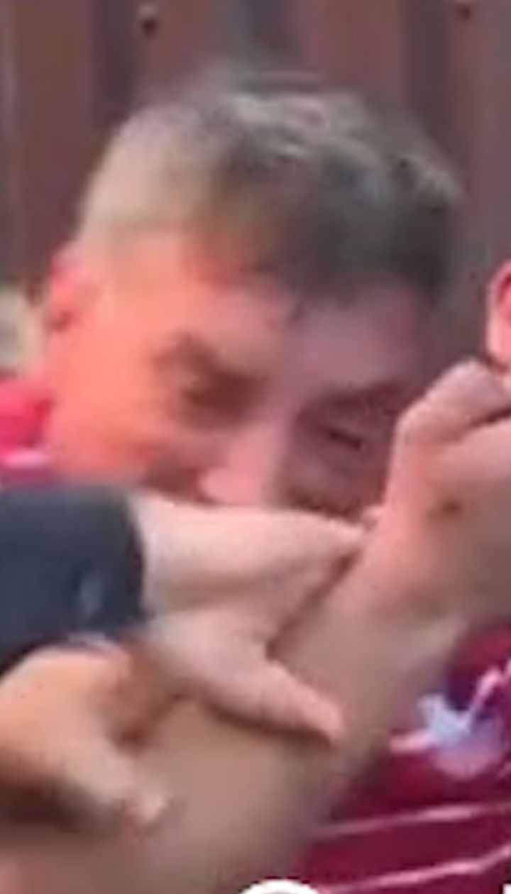 В Запорожье мужчина рычал и кусал копов: появилось видео