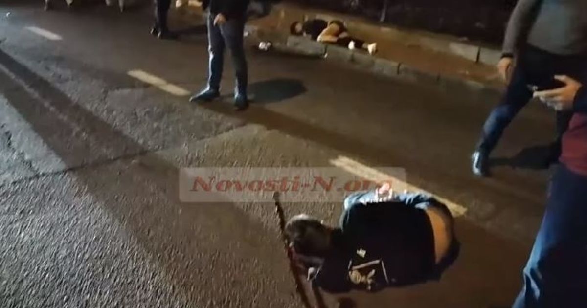 В Николаеве пьяный водитель сбил двух юношей и скрылся с места ДТП