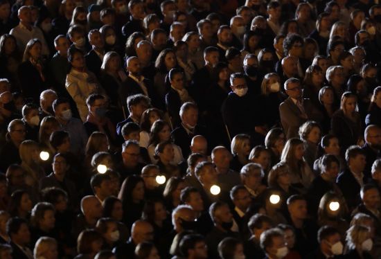 Без масок і дистанції: у Ліверпуль відбувся масштабний концерт