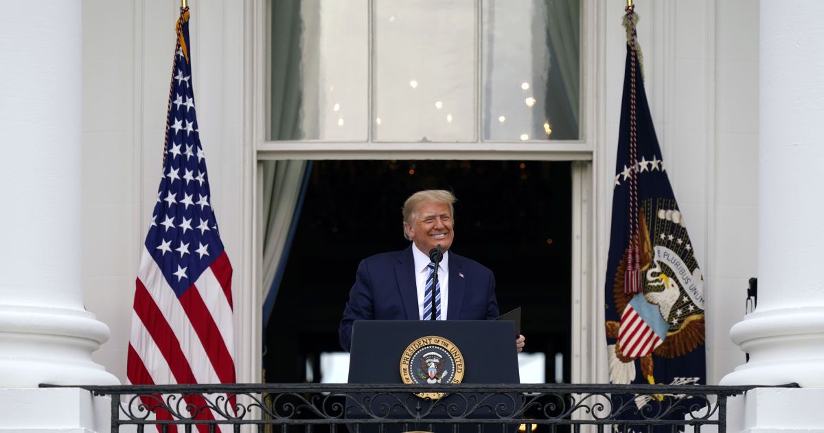 Трамп и Пенс досрочно проголосуют на выборах в США