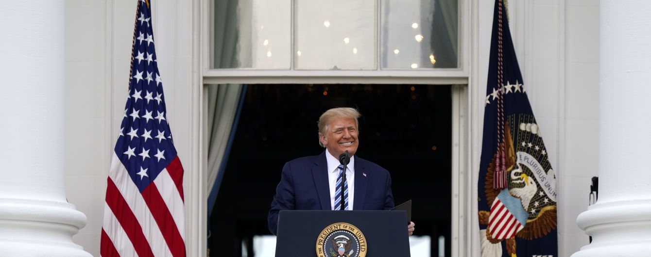 Препараты, которыми Трампа лечили от коронавируса, могли повлиять на его психику - СМИ
