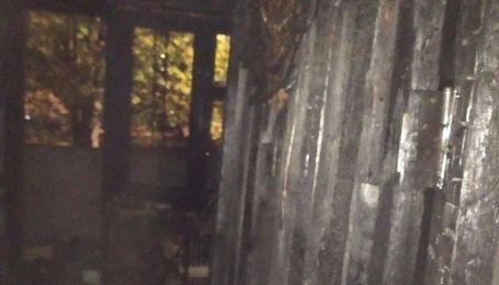 В Харькове в жилом доме произошел пожар: жителей всего подъезда эвакуировали, есть погибший