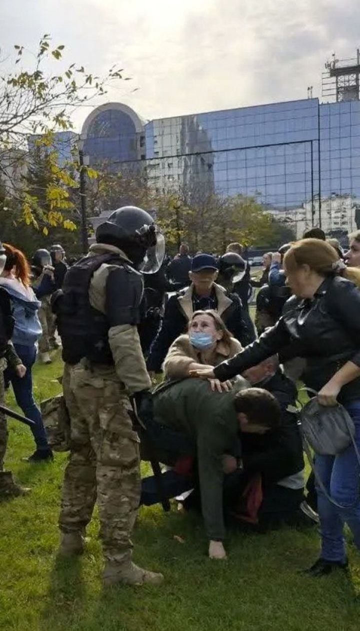 У Хабаровську омонівці жорстко розігнали протест на підтримку арештованого Сергія Фургала
