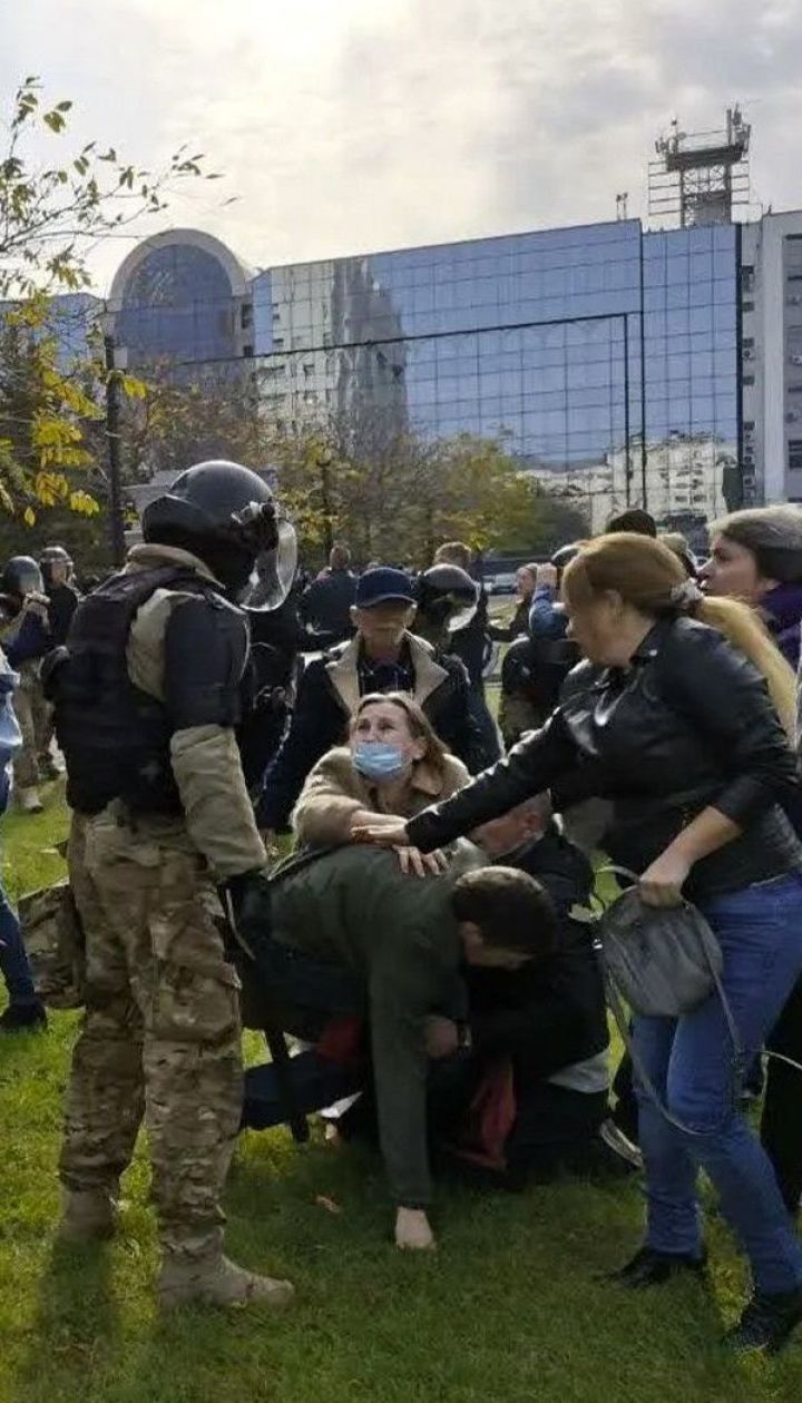 В Хабаровске омоновцы жестко разогнали протест в поддержку арестованного Сергея Фургала