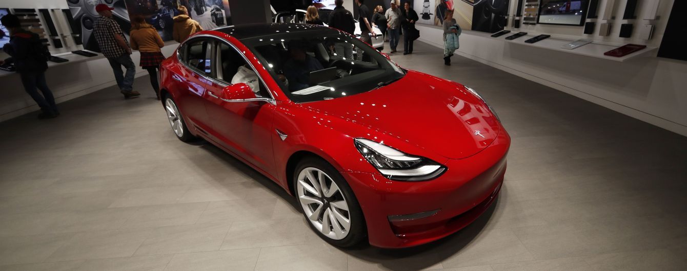 У Китаї встановлено рекорд із продажу електрокарів Tesla за один день