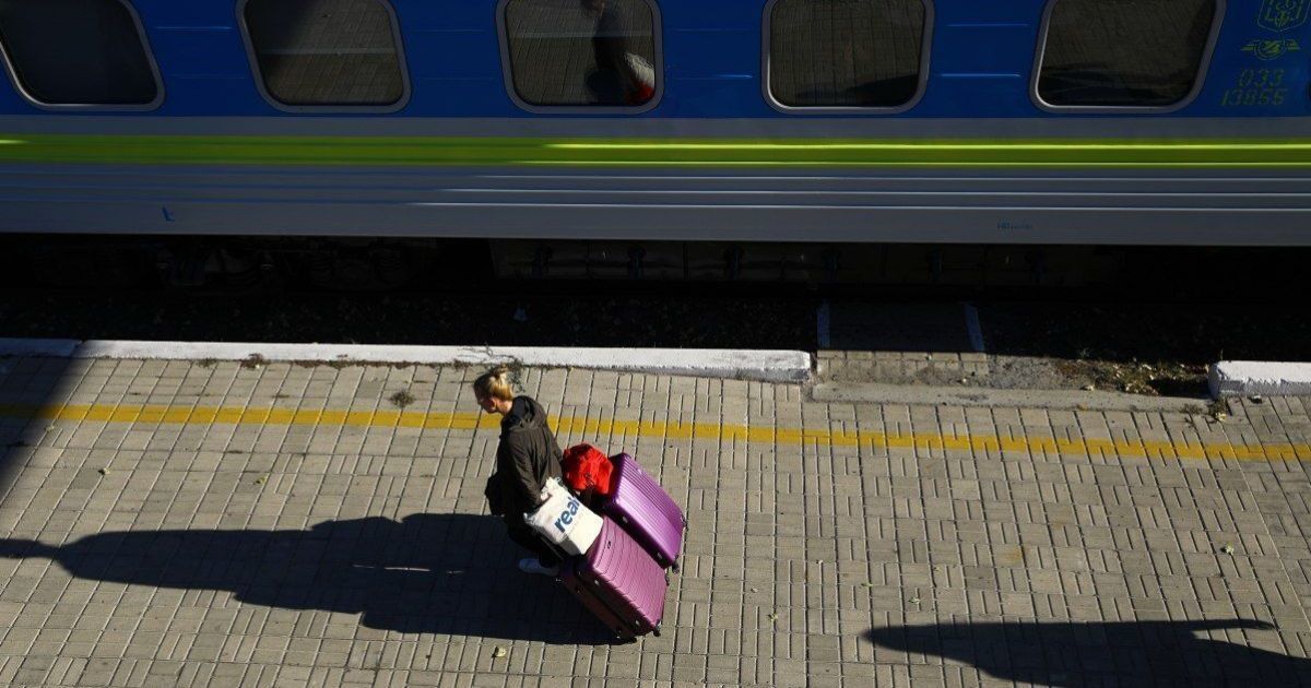 "Укрзалізниця" відновлює висадку/посадку на Прикарпатті і поки не обмежує на "червоній" Харківщині