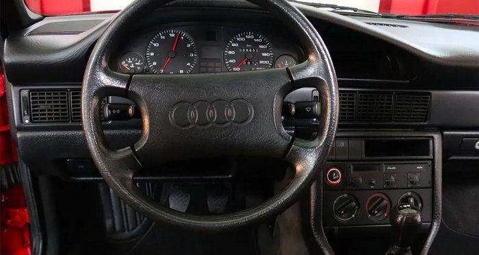 Audi 100, салон