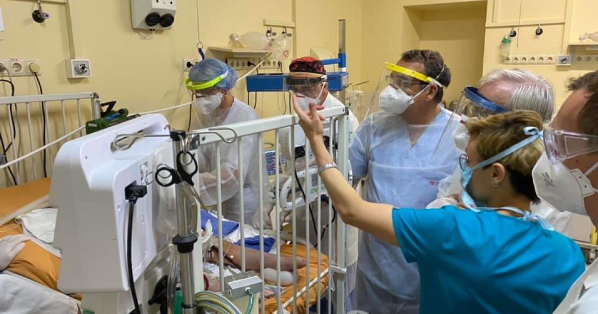 "Поборола важку пневмонію": трирічну дівчинку з Львівської області від'єднали від ШВЛ