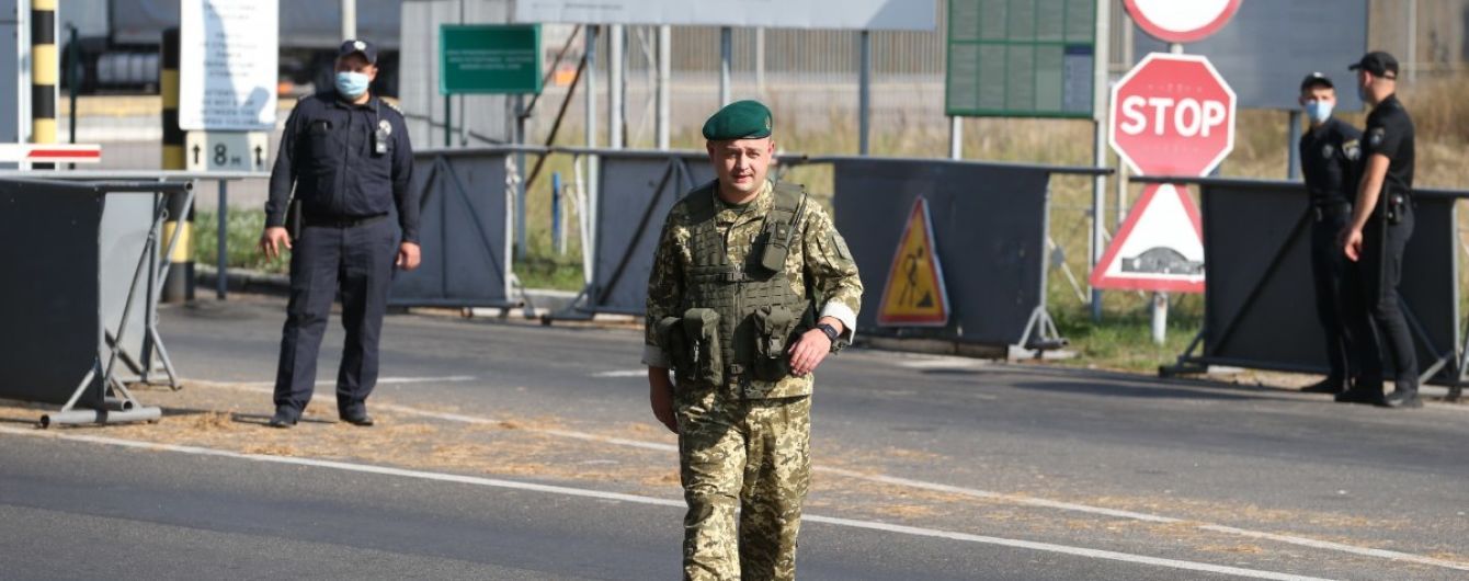 На кордоні з Угорщиною в заторах застрягли сотні автомобілів