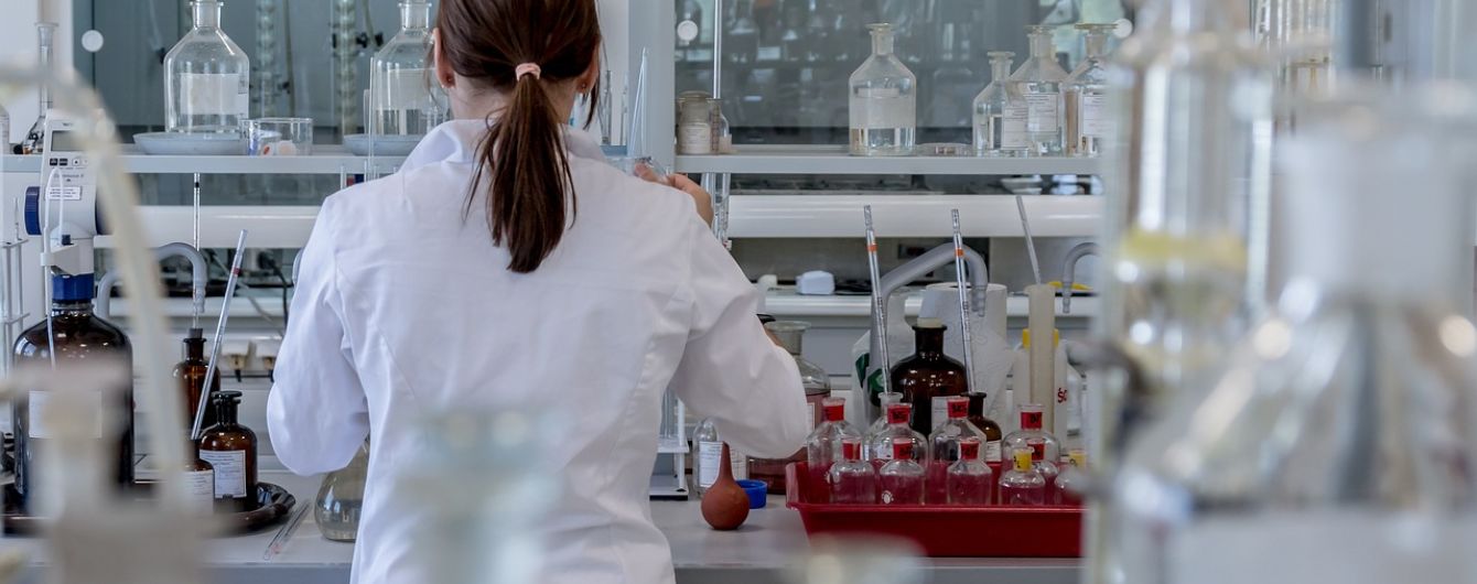 Американська фармкомпанія починає випробування вакцини від коронавірусу на дітях