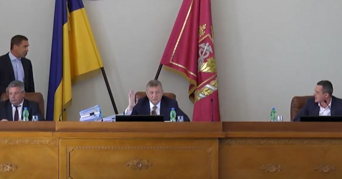 Маты и стук кулаками: в Харькове через COVID-19 повздорили облсовет и облгосадминистрация