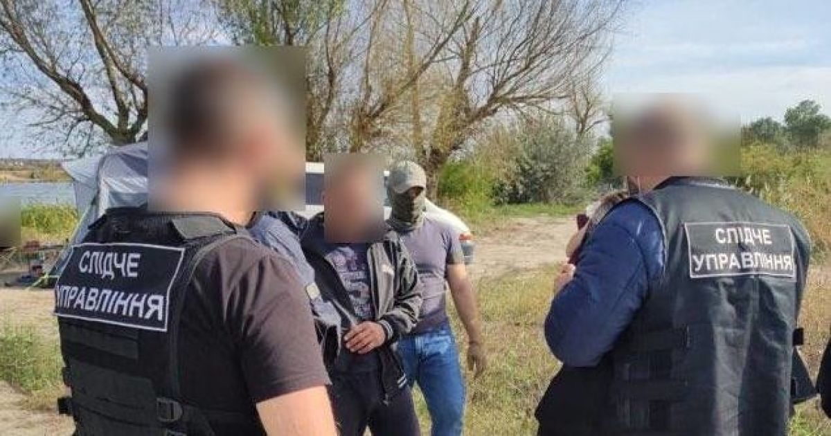 В Одесской области мужчина незаконно переправлял через границу преступников (фото)