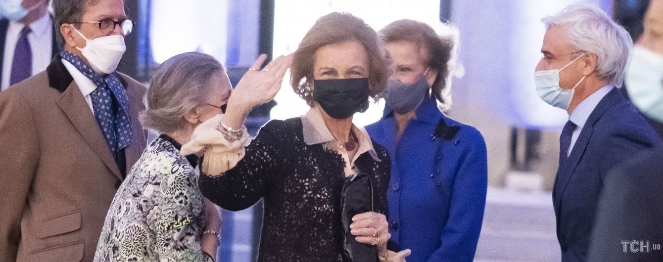 В кружевной накидке: 81-летняя королева София посетила мероприятие в Мадриде