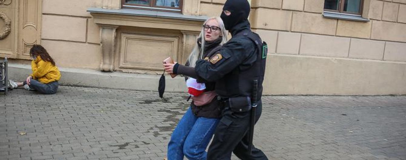 У Білорусі після Маршів жінок та студентів силовики заарештували понад чотири десятки людей