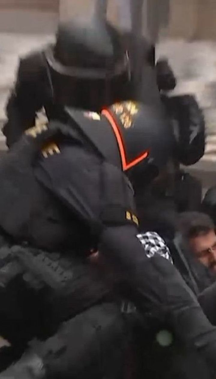 Десятки затриманих та травмованих – у Чехії протестують проти карантину