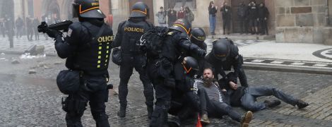 Чехія ввела частковий карантин через спалах коронавірусу: Прагу сколихнули заворушення