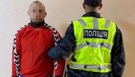 У Києві двоє приятелів напідпитку увірватись до відділку поліції