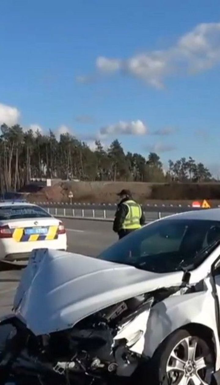 На трасі "Київ-Чоп" під Житомиром зіткнулися рейсовий автобус та легковик