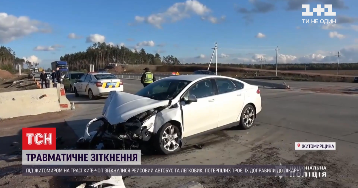 Поблизу Житомира на трасі Київ-Чоп легковик влетів у рейсовий автобус