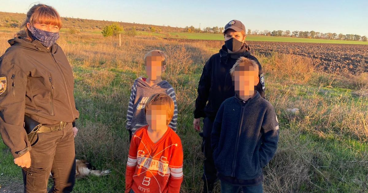 Шли вдоль путей и прятались в лесополосе: в Днепропетровской области исчезли трое детей