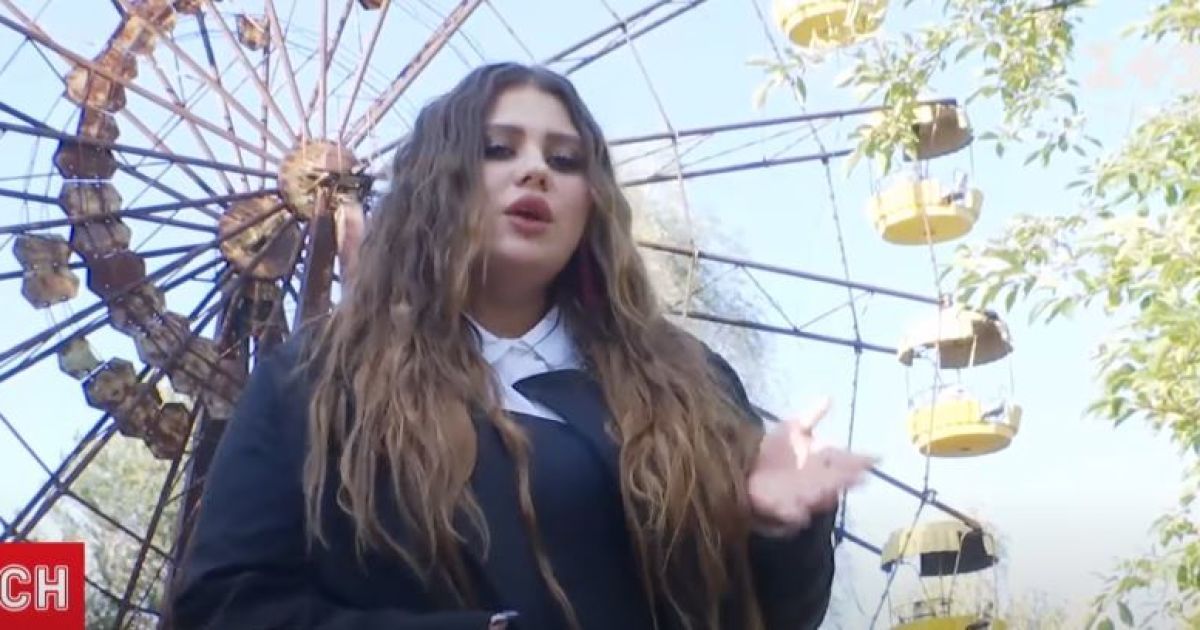 Солістка гурту KAZKA заспівала біля оглядового колеса в Прип'яті