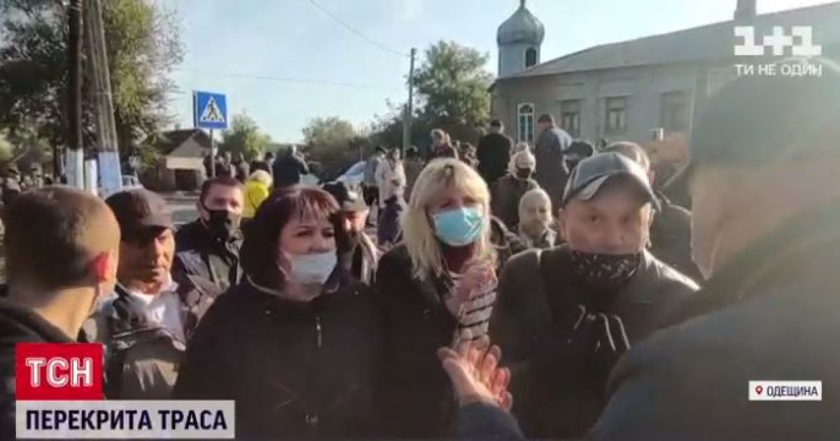 Жители Татарбунар перекрыли трассу из-за усиления карантина и спровоцировали многокилометровые пробки