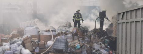 Під Києвом загорілося хімпідприємство — є постраждалі