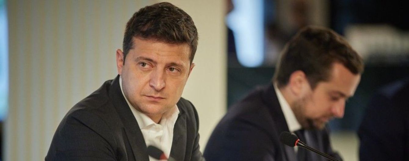 "Стоишь с протянутой рукой" – Зеленский объяснил задержку получения вакцины от коронавируса Украиной